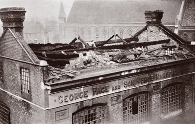 Das Ergebnis eines Bombenangriffs auf London, 1915